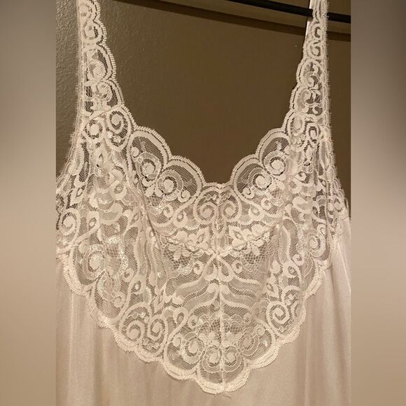 Cabernet Slip Dress  Lace Size Small Intimates Cream Color Size 38/24 - Picture 3 of 10
